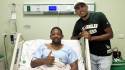 El portero del Real España, Luis “Buba” López, recibió la visita de sus compañeros de la Máquina, en este caso de Eddie Hernández, quien llegó a darle aliento mientras se recupera de la cirugía de tibia.