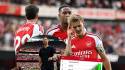 Arsenal se impuso sobre el Chelsea de Xabi Alonso y mantiene la pelea con el Manchester City por el liderato.