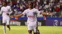 Cristian Hernández pidió penal en los primeros minutos del encuentreo ante el Firpo.