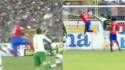 Acción de la polémica que abrazó el juego entre Marathón y Olimpia en el estadio Morazán. Imágenes capturas de video.