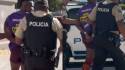 Futbolista es detenido mientras calentaba para jugar: la decisión que tomó el DT