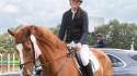 Olivia Cosenza montada en su hermoso caballo con el que compite en el ecuestre.