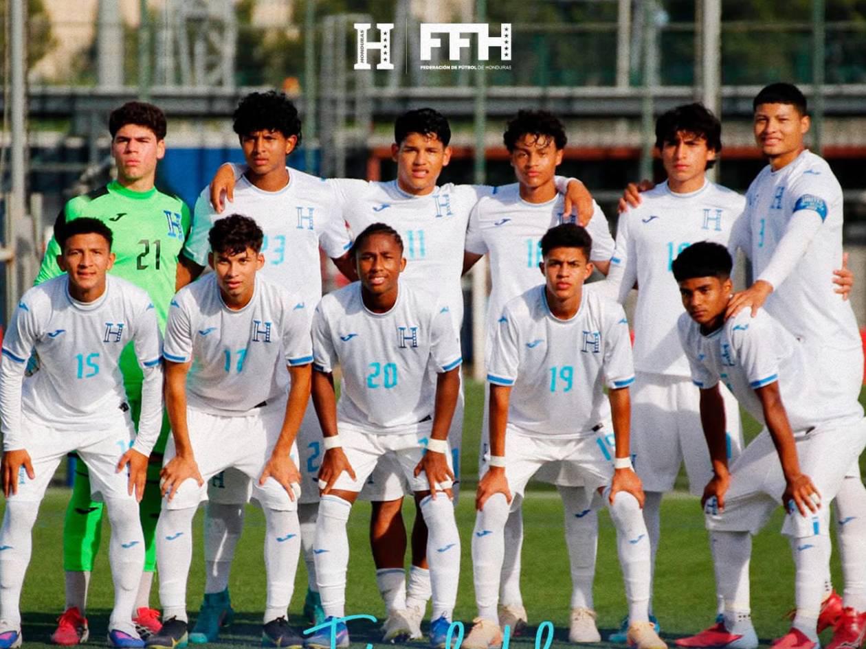 El 11 inicial de los catrachos en el duelo ante el Barcelona juvenil.
