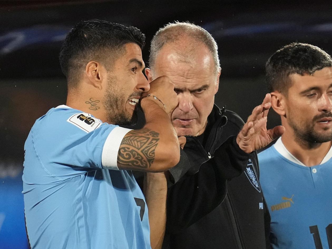 Luis Suárez jugó poco con Bielsa al mando de la selección uruguaya.