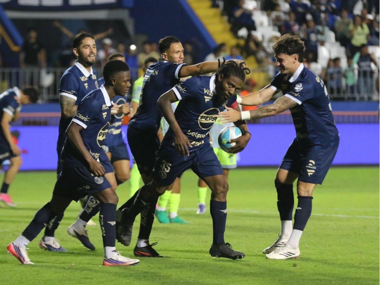 ¡Fiesta azul! Motagua remonta al Olancho y celebra su aniversario con triunfo