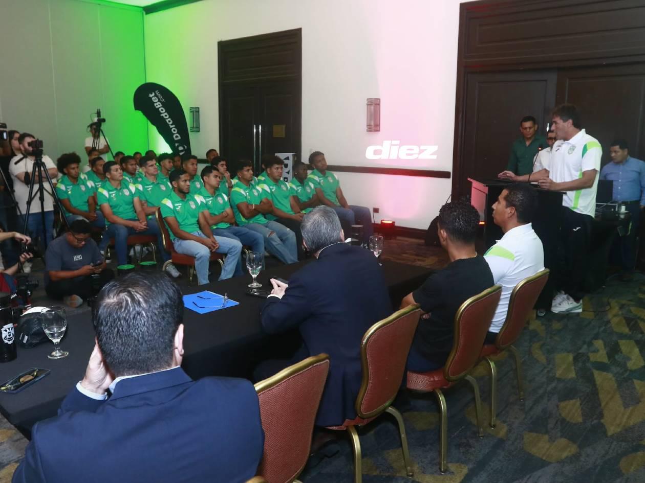 Plantel de Marathón en la presentación del nuevo técnico verdolaga.