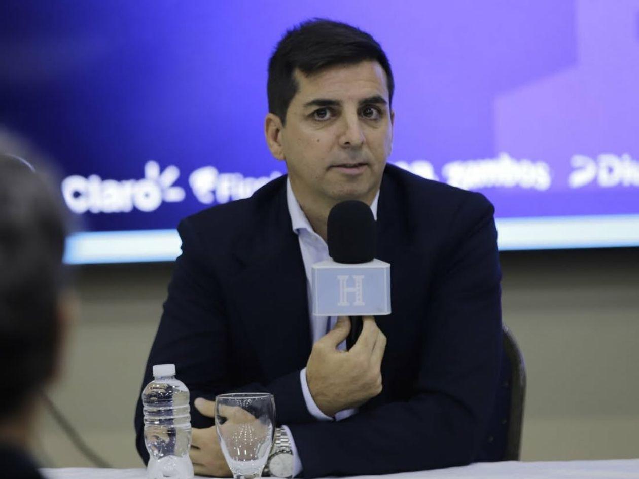 Francis Herández, director deportivo de la Federación, durante la presentación de Dani Cancela.