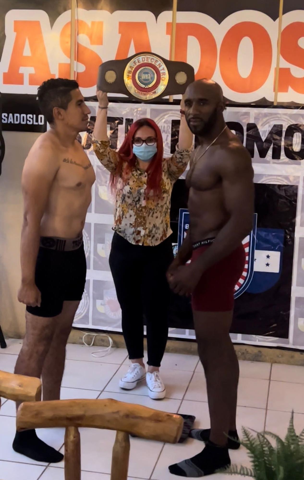 Dimas Moncada y Celin Zapata durante el pesaje previo a la pelea de esta tarde en El Progreso.