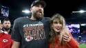 Travis Kelce, pareja de Taylor Swift, extiende su contrato con Chiefs