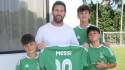 Lionel Messi ya portó su nueva camisa y lo hizo junto a sus tres hijos.