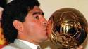 El Balón de Oro que ganó Maradona en 1986 será subastado en París.