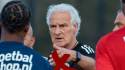 Técnico sorprende y renuncia de su selección a un mes de iniciar el Mundial