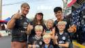 Al estadio Nacional Chelato Uclés llega una familia estadounidense para apoyar al Motagua. Fotos David Romero.