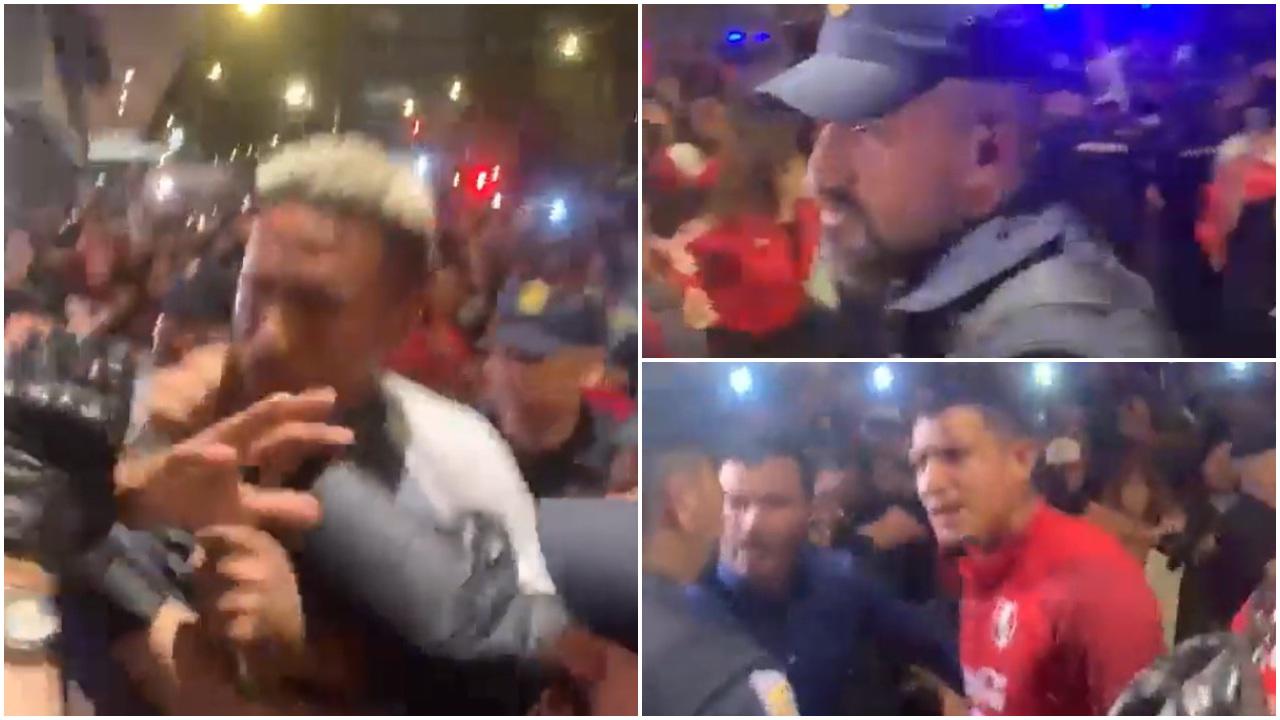 La policía española se fue a los golpes con los jugadores de la selección peruana.