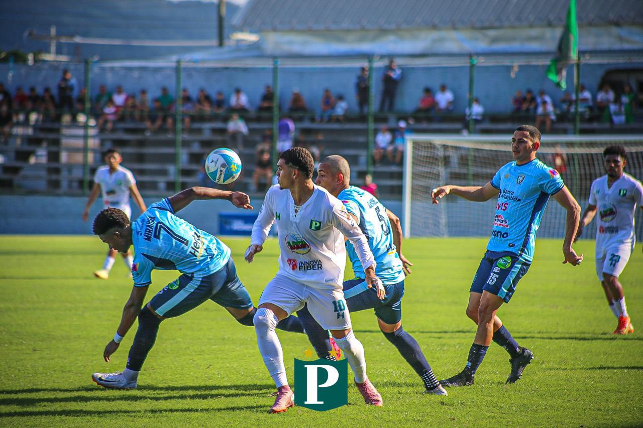 Acciones del encuentro donde Platense y Génesis PN se miden en el estadio Excélsior. Foto cortesía Platense.