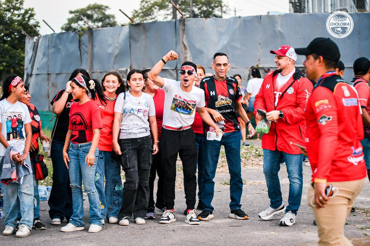 Aficionados del CD Choloma llegando al estadio Olímpico. Foto cortesía CD Choloma.
