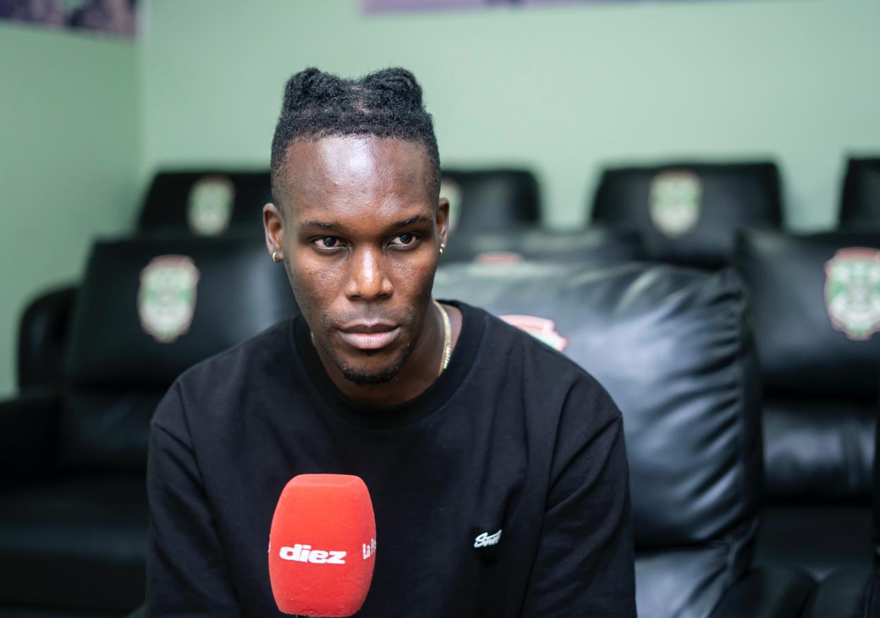 Rubilio Castillo atendió a DIEZ en la sede del monstruo verde. FOTOS: Mauricio Ayala.