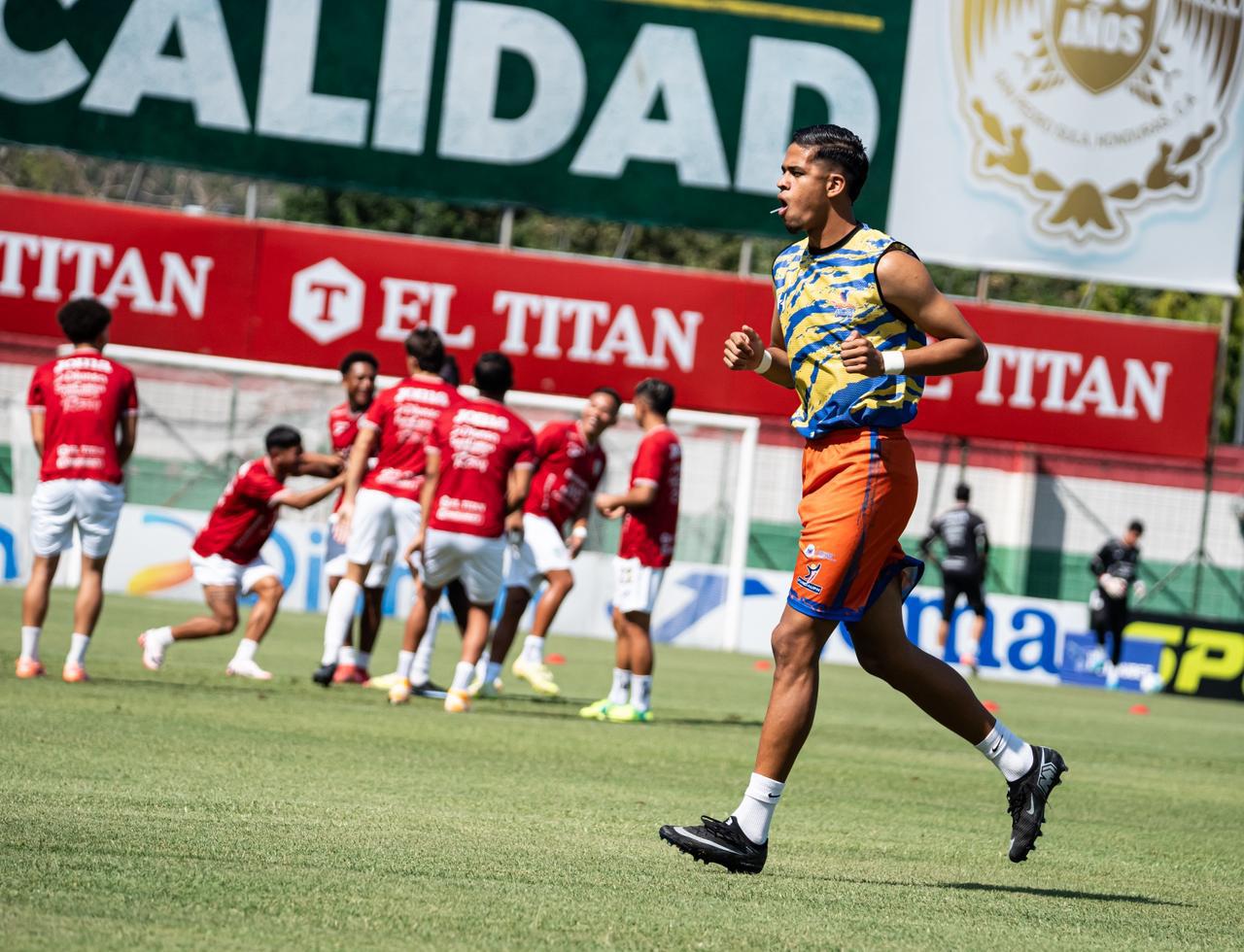 Entrenamiento de los equipos previo al arranque del partido.