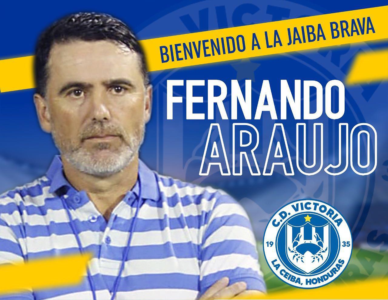 Victoria anunció a Fernando Araujo como su nuevo DT en redes sociales.