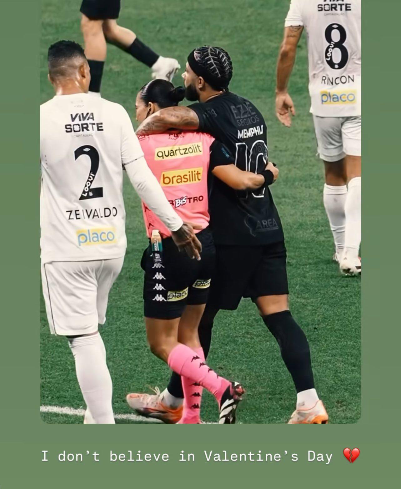 Memphis bromeó con la escena que tuvo con la ábitra en el Día de San Valentín.