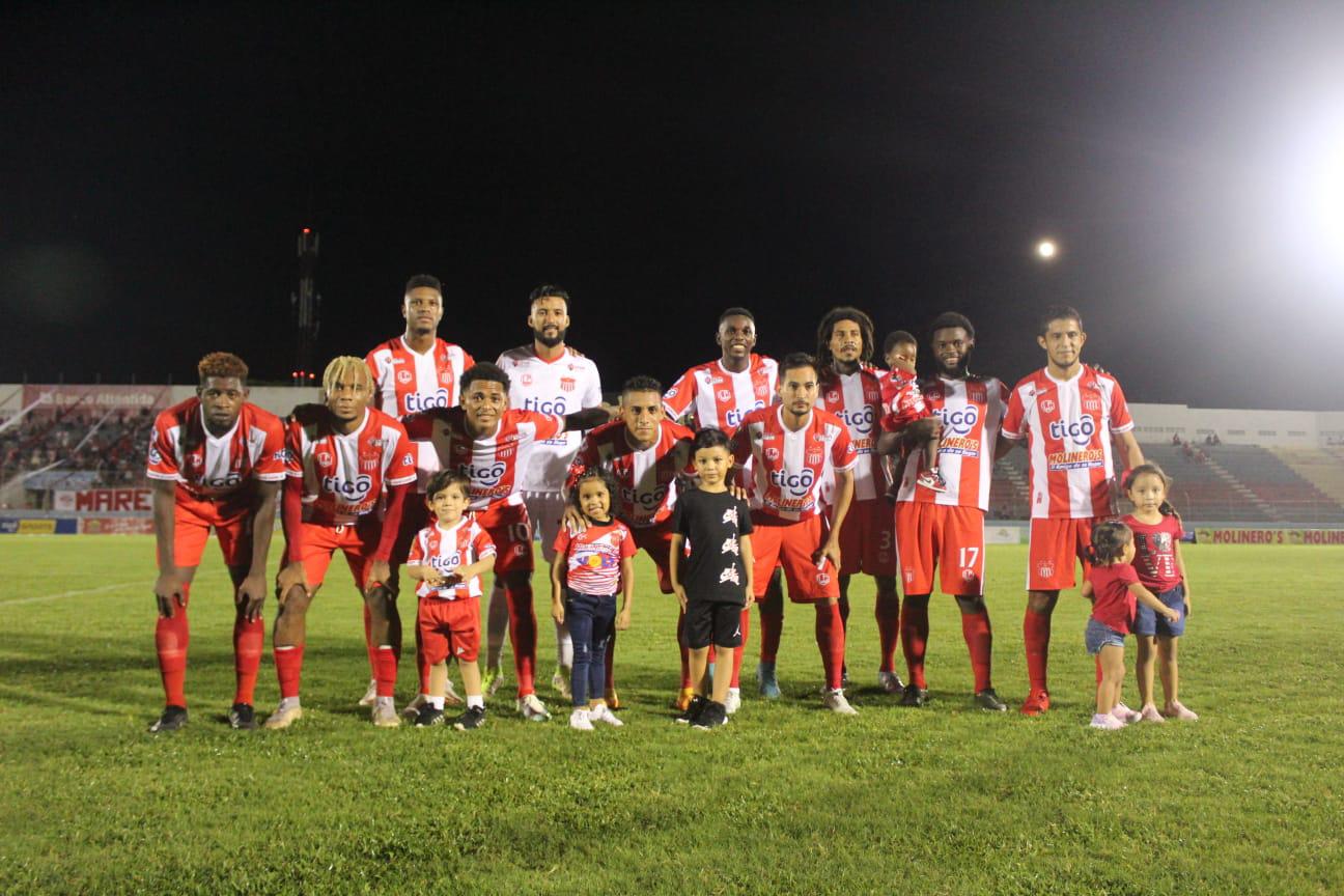 Duro castigo: el Vida le quitó el 40% del salario a sus jugadores por no clasificar a liguilla en el Apertura 2022