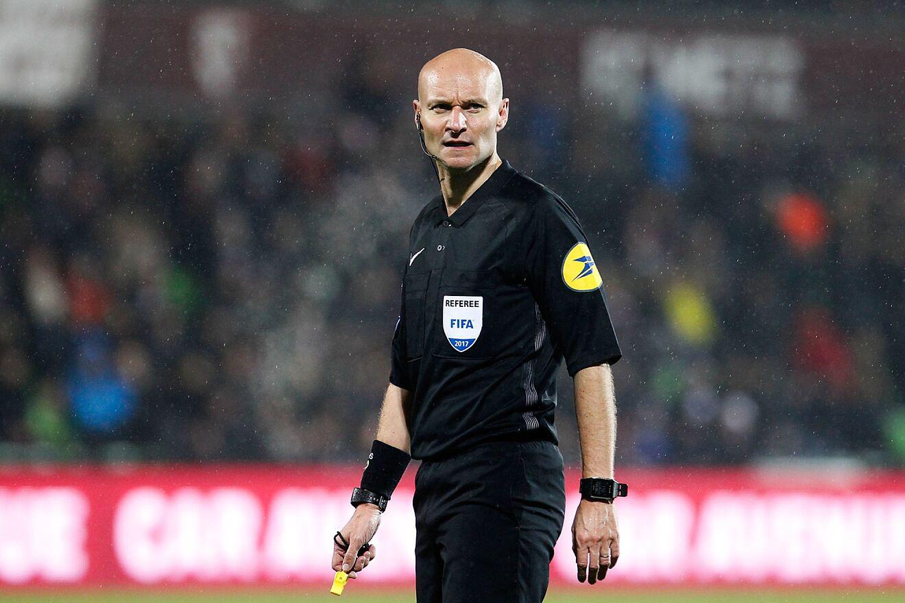 Tony Chapron reveló que Emery le pidió su opinión sobre la remontada del Barcelona y le mintió.