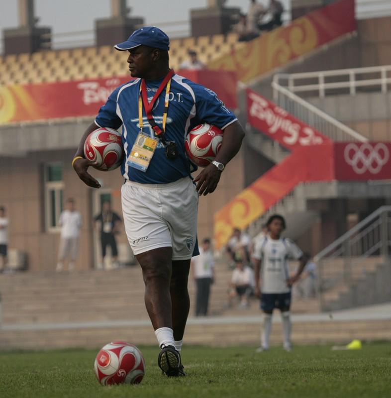 Fue el técnico de Honduras en los Juegos Olímpicos de Pekín 2008.