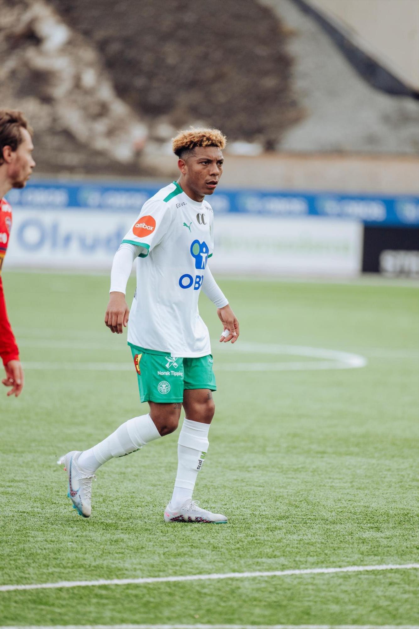 Kobe Hernández-Foster juega en Noruega bajo la nacionalidad estadounidense.