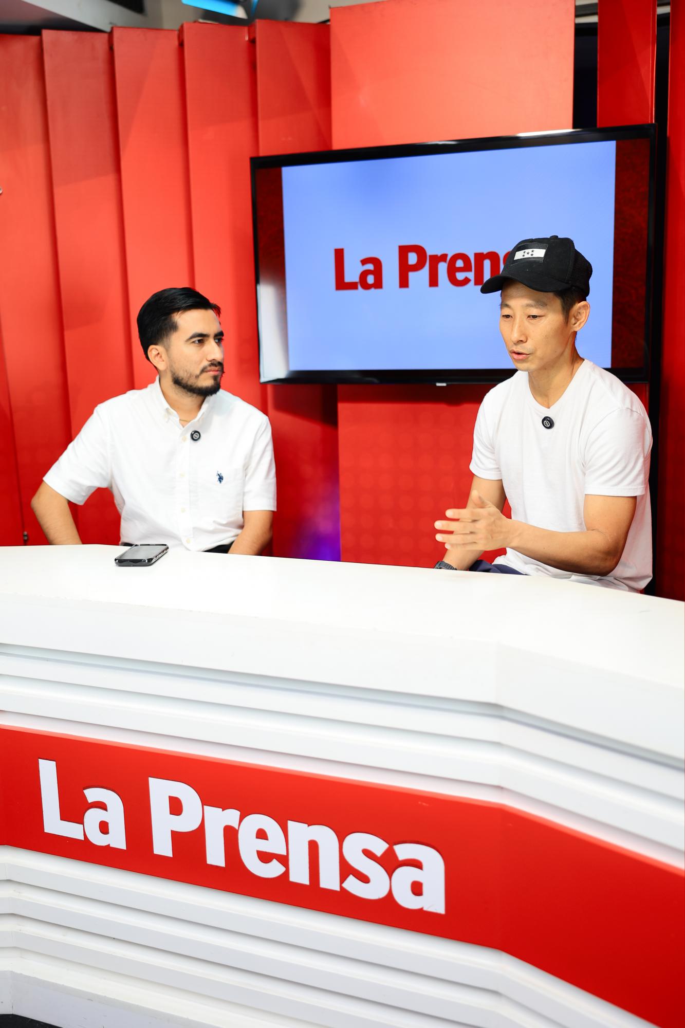 Shin Fujiyama visitó la Redacción de Diario La Prensa, donde nos contó sus proyectos con las escuelas. Foto. Yoseph Amaya