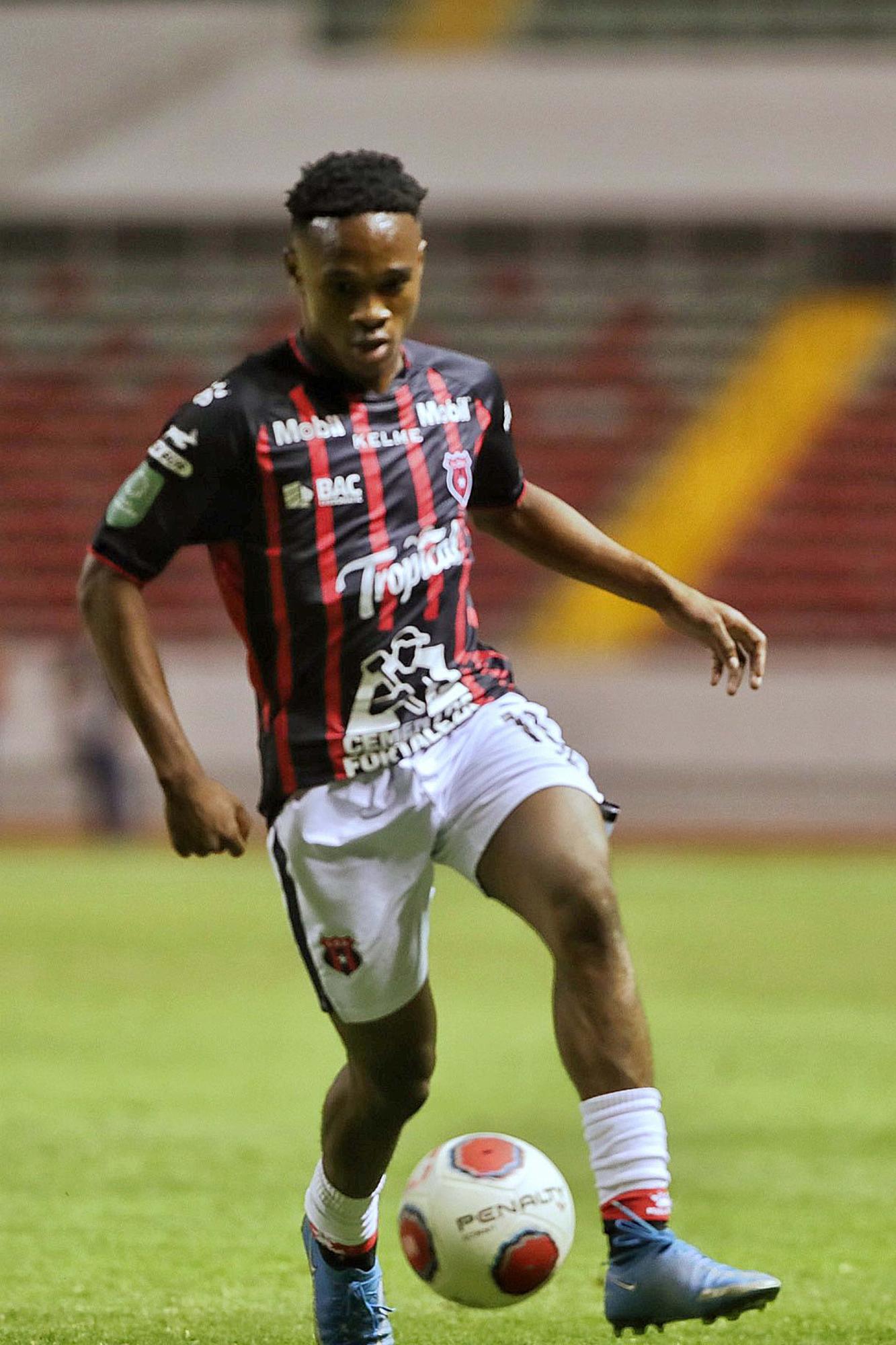 La historia de Bryan Félix, otra joya del barrio Cabañas que casi ficha por Olimpia, pero ahora es la gran promesa del Alajuelense de Costa Rica