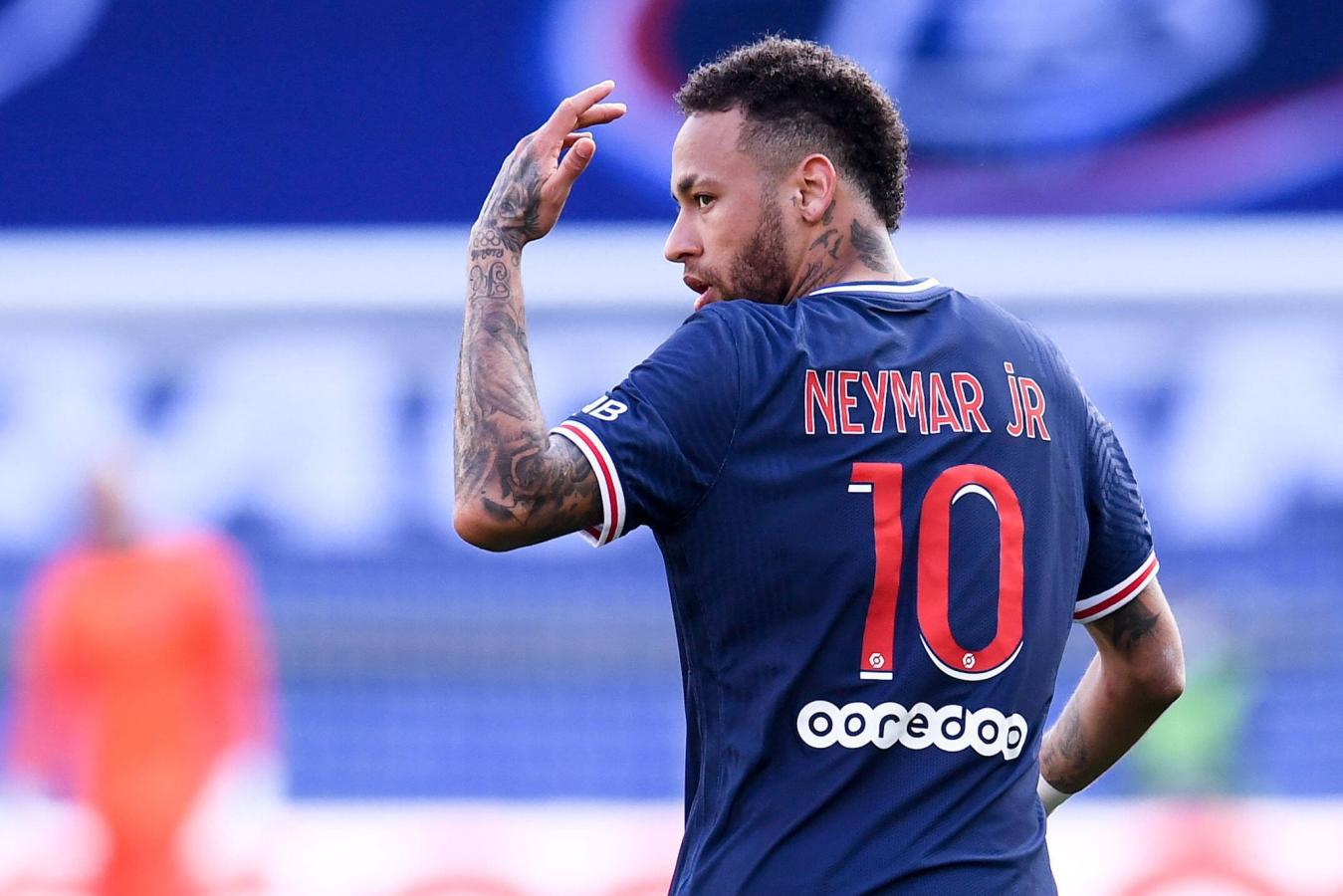 Neymar tiene contrato con el PSG hasta 2025, pero el Barcelona gestiona su regreso.