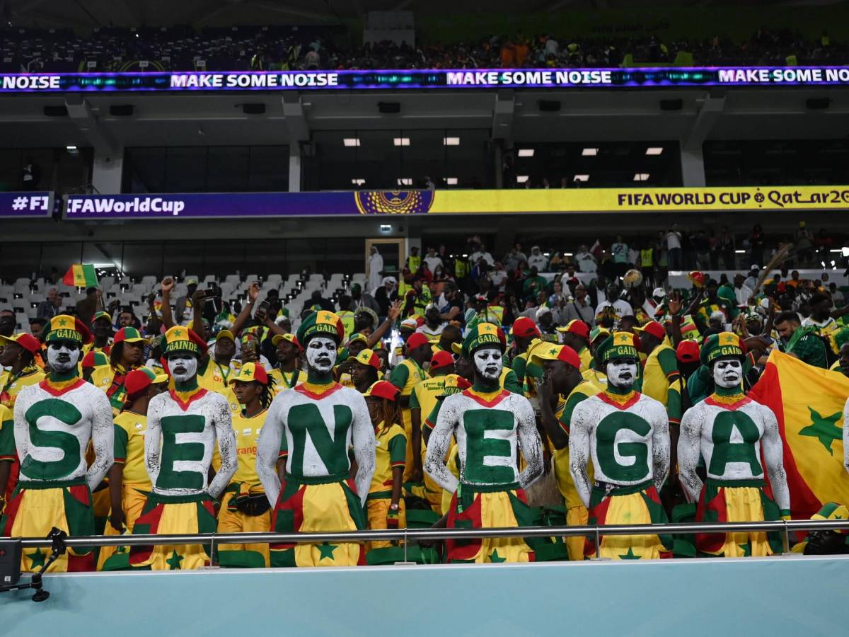 La afición de Senegal le pone emoción a los juegos de su selección.