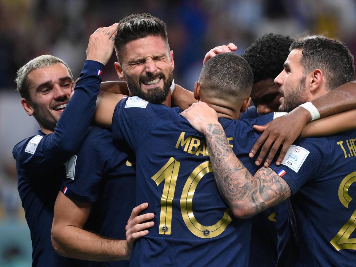 La campeona Francia debuta en Qatar 2022 arrollando a Australia con doblete de un histórico Giroud