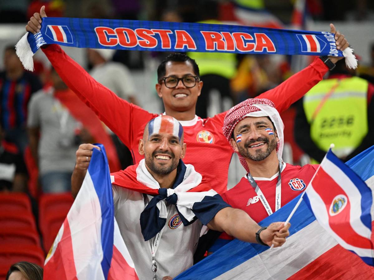 El reconocido DT que llegó a apoyar a Costa Rica, la charla Luis Enrique-Suárez y ¿quién era la preciosa tica en las gradas?