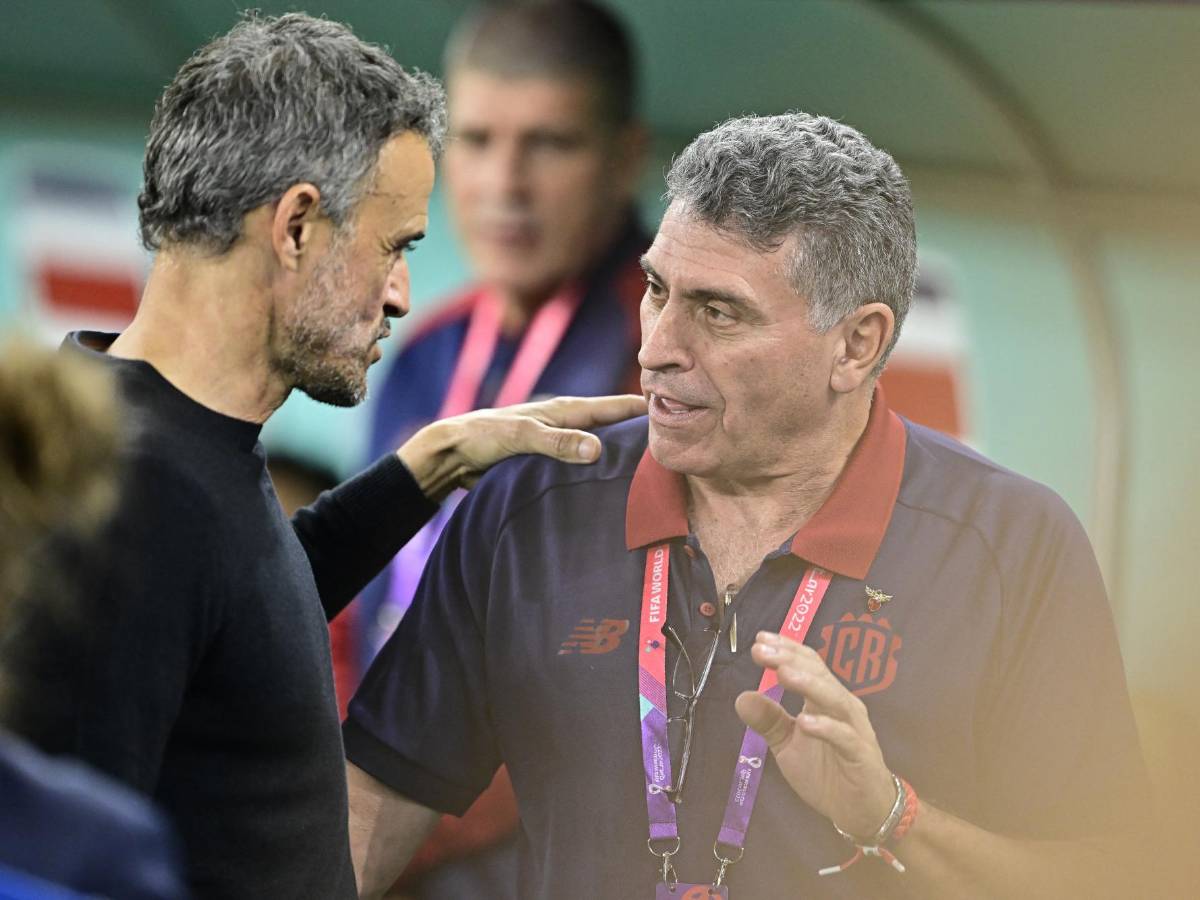 El reconocido DT que llegó a apoyar a Costa Rica, la charla Luis Enrique-Suárez y ¿quién era la preciosa tica en las gradas?