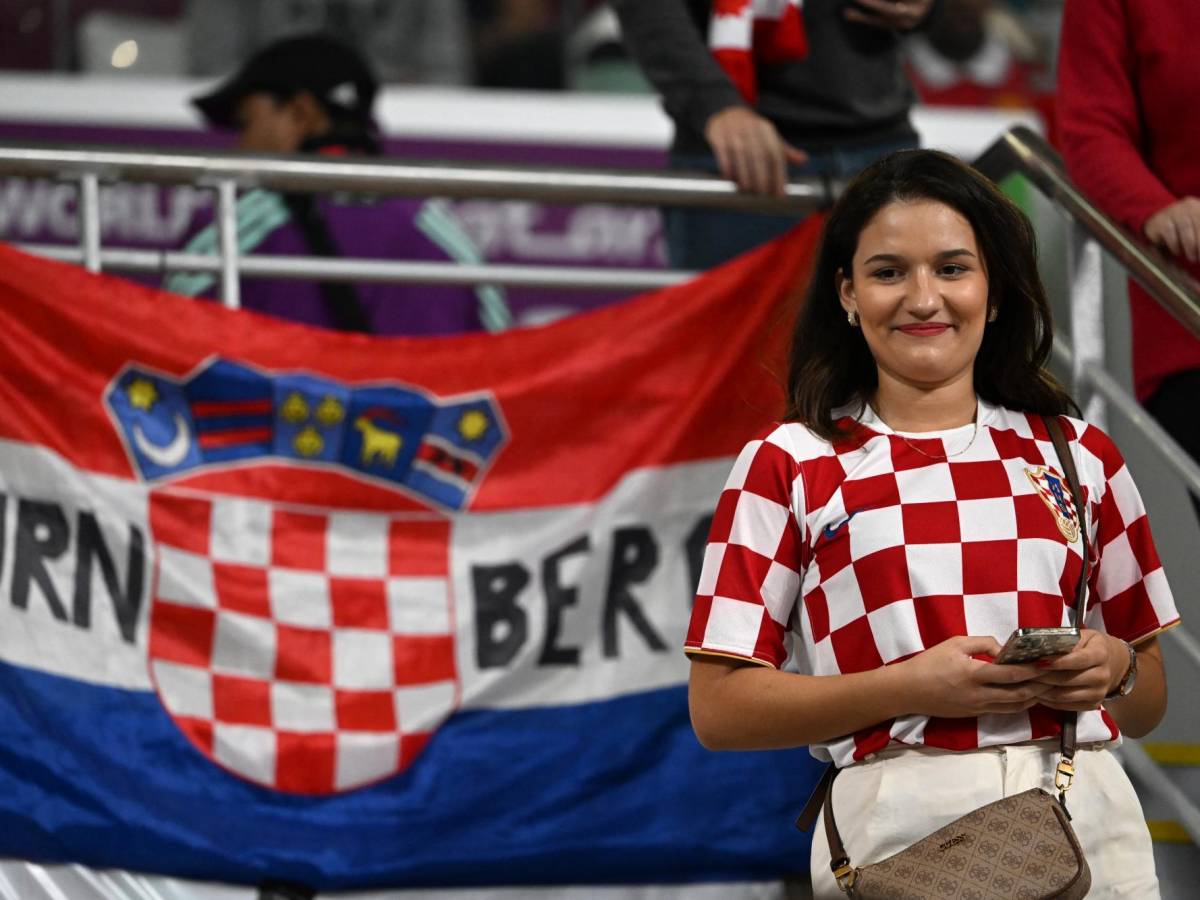 No se vio en TV: Las hermosas croatas que enamoraron en el Khalifa Stadium, la pelea de Luka Modric y la tristeza de Canadá