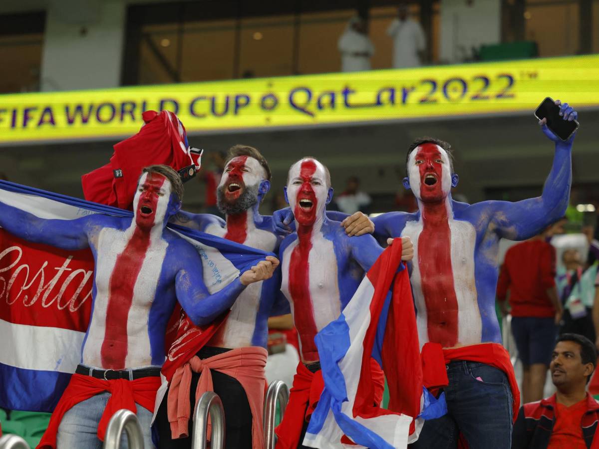 El reconocido DT que llegó a apoyar a Costa Rica, la charla Luis Enrique-Suárez y ¿quién era la preciosa tica en las gradas?