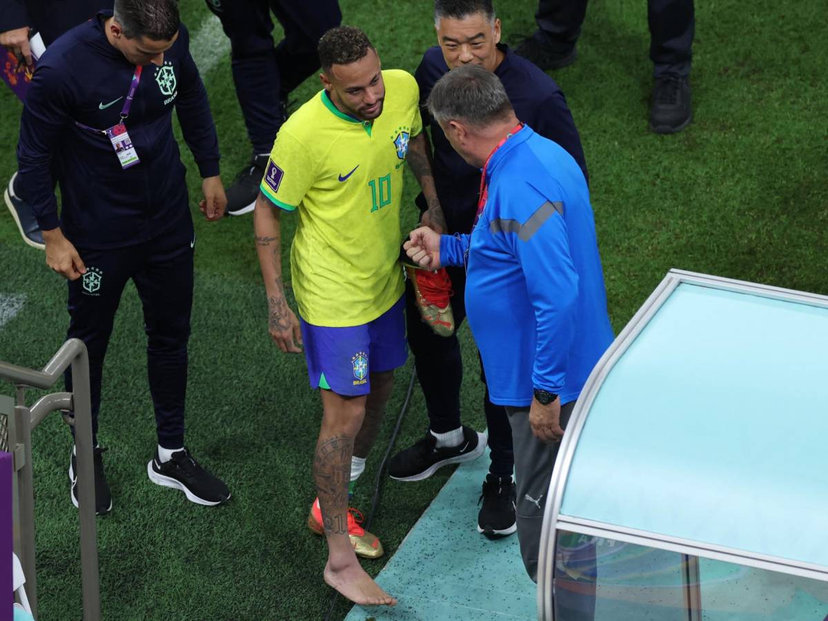 Mazazo a Brasil: ¡Neymar, fuera de combate y se pierde la ronda de grupos junto a otro compañero!