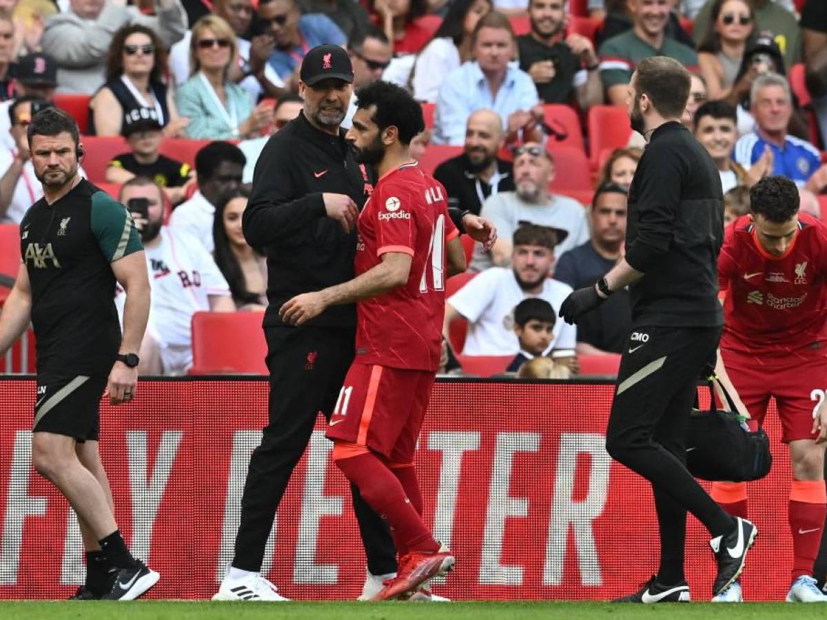 Alerta en el Liverpool: Salah sustituido por lesión a dos semanas de la final de la Champions League