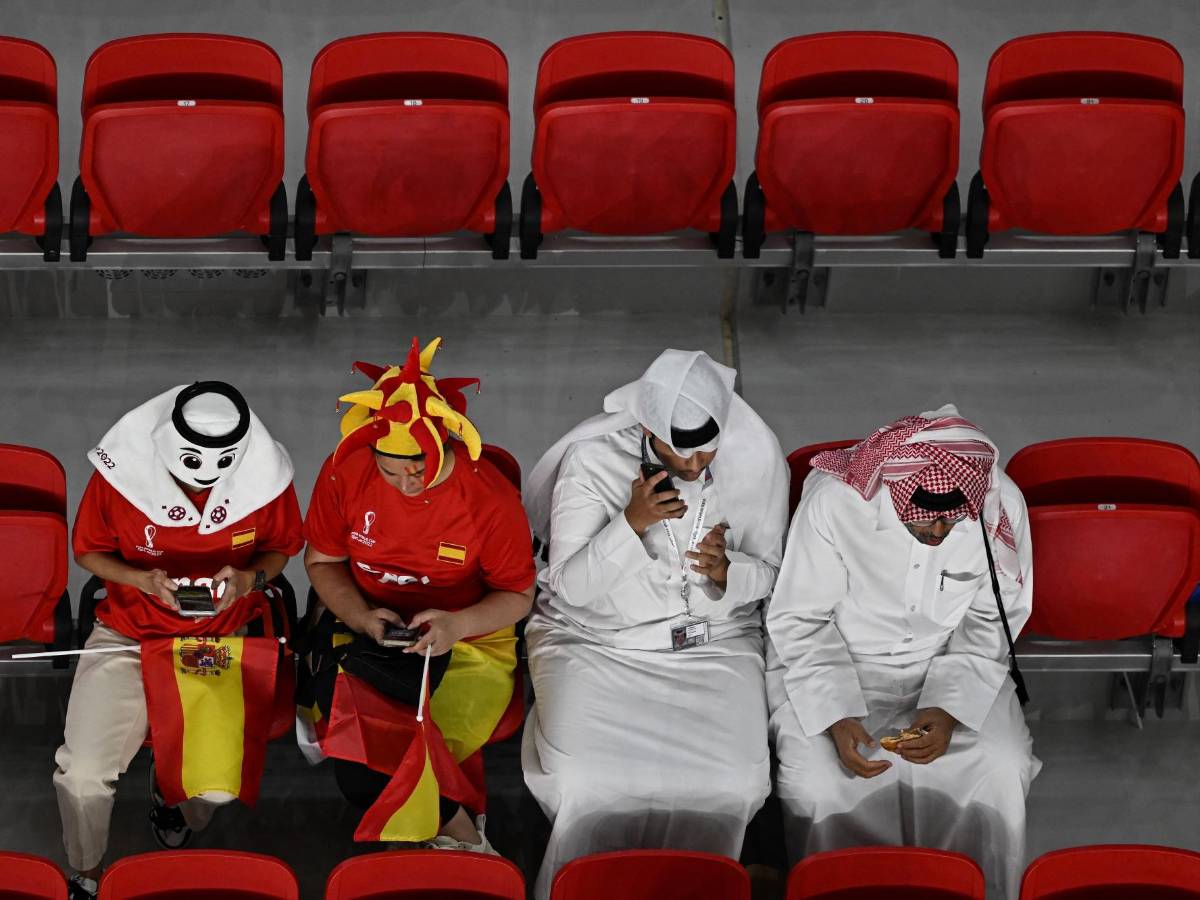 El reconocido DT que llegó a apoyar a Costa Rica, la charla Luis Enrique-Suárez y ¿quién era la preciosa tica en las gradas?