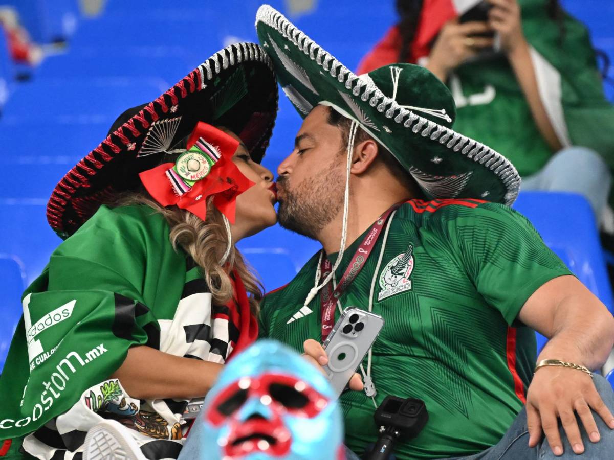 Los mexicanos desafían a los qataríes en pleno estadio.