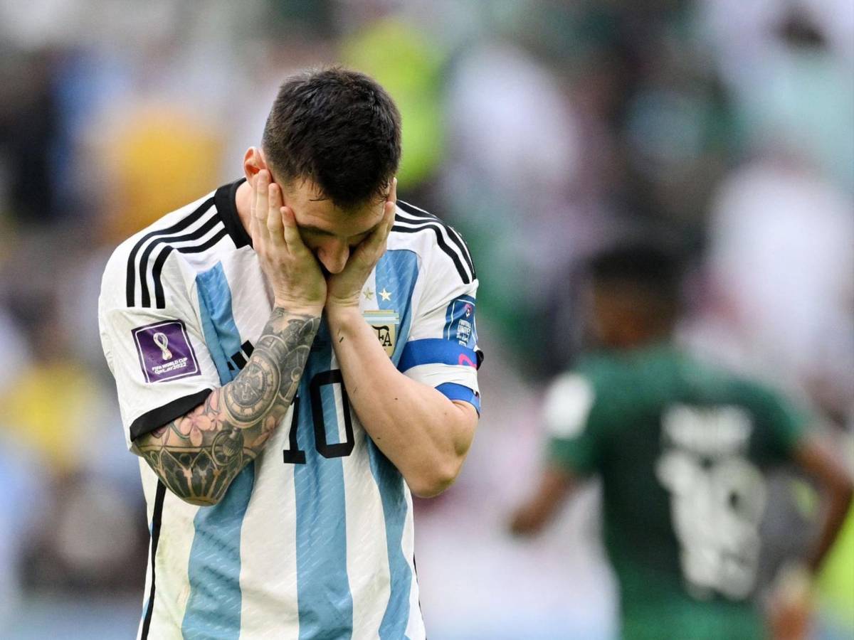 Argentina quedó tendida: los gestos de Messi tras sufrir inesperada derrota ante Arabia Saudita en el Mundial de Qatar