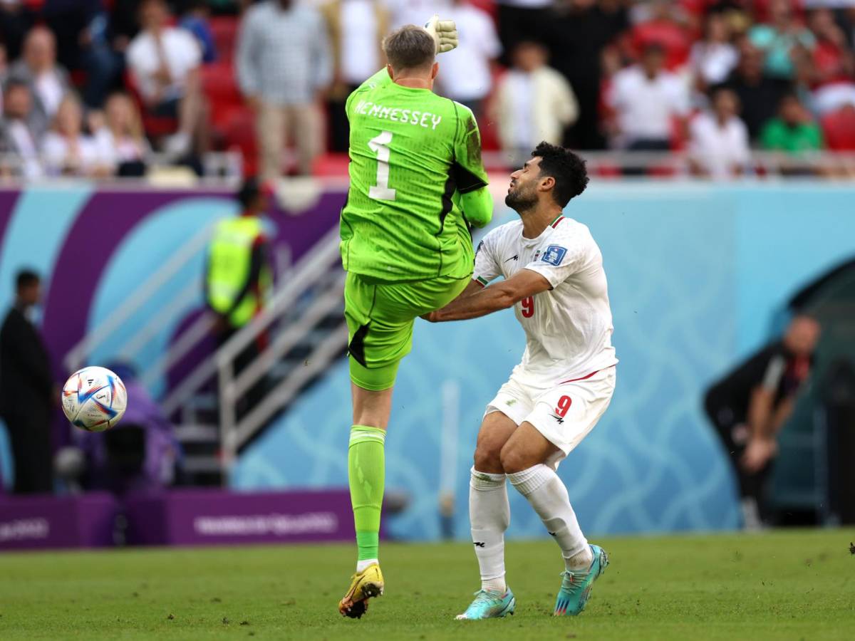 Rodillazo a la cara: así fue la primera expulsión del Mundial, la frustración de Bale y la locura de Irán tras derrotar a Gales