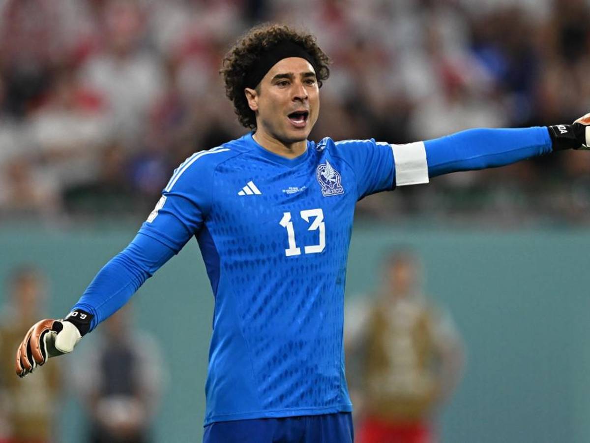 No viste en TV: así fueron captados Memo Ochoa y Lewandowski al final del partido, y su bella esposa enamora a los mexicanos