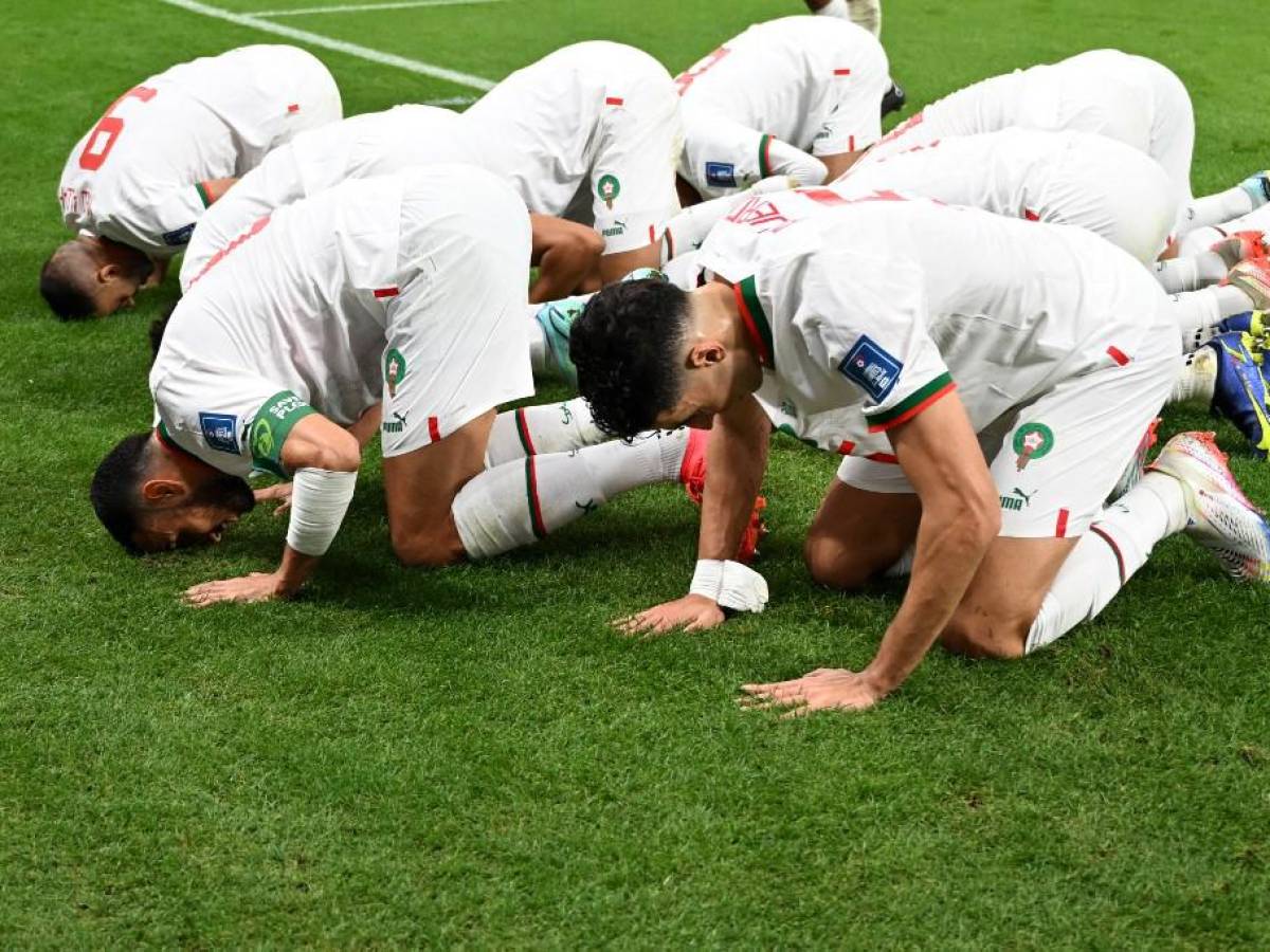 Cantó el himno, pero no jugó el partido; el desconocido Courtois y el beso a Hakimi en la victoria de Marruecos en Qatar 2022