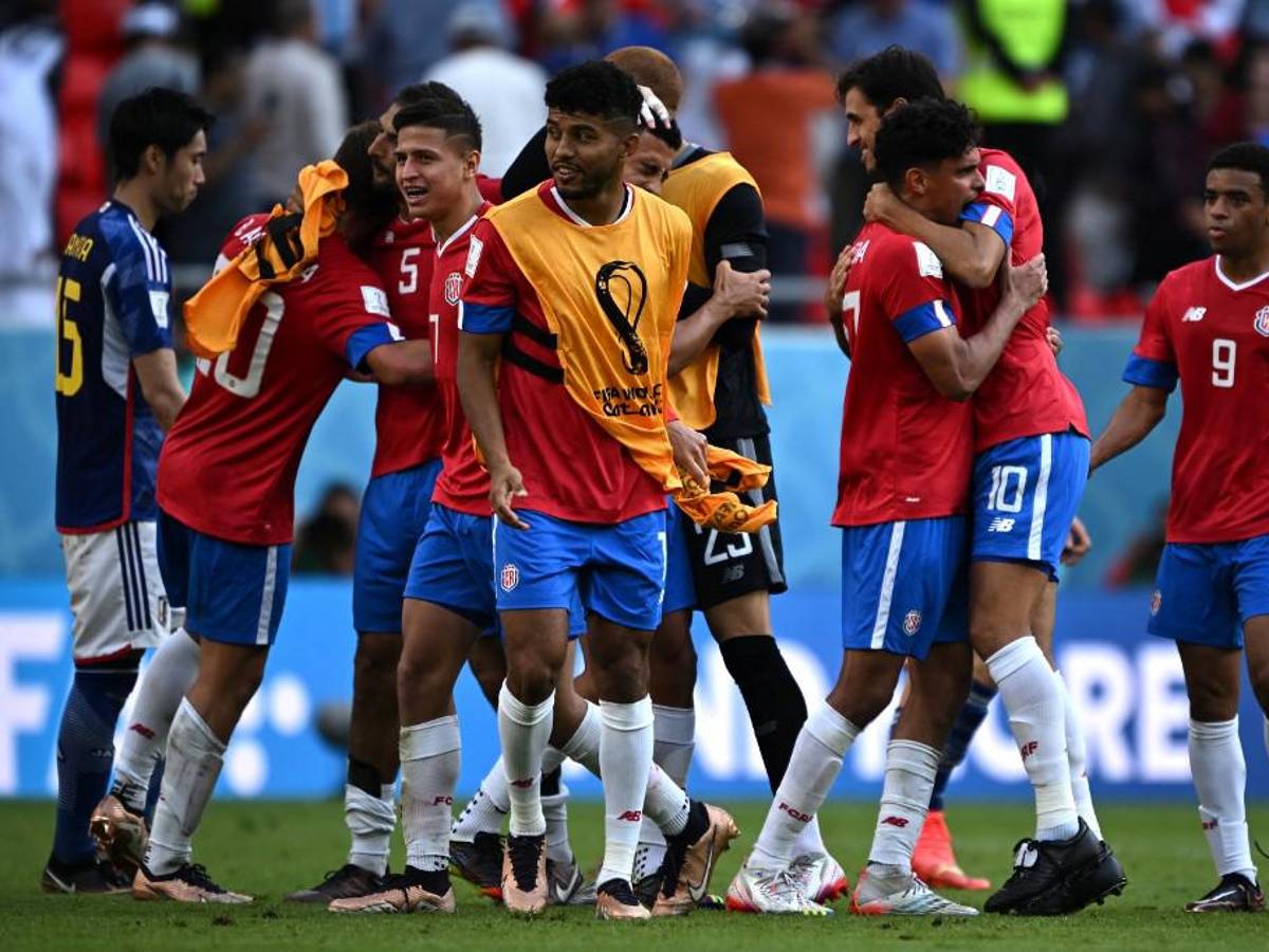 El golazo de Fuller, así festejaron los jugadores de Costa Rica tras vencer a Japón en el Mundial y los asiáticos hundidos