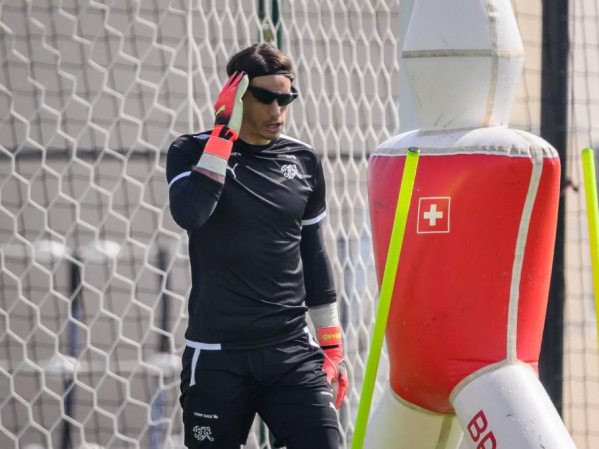 ¿Para qué sirven? La selección que entrenó a sus porteros con peculiares lentes de sol antes de debutar en Qatar 2022