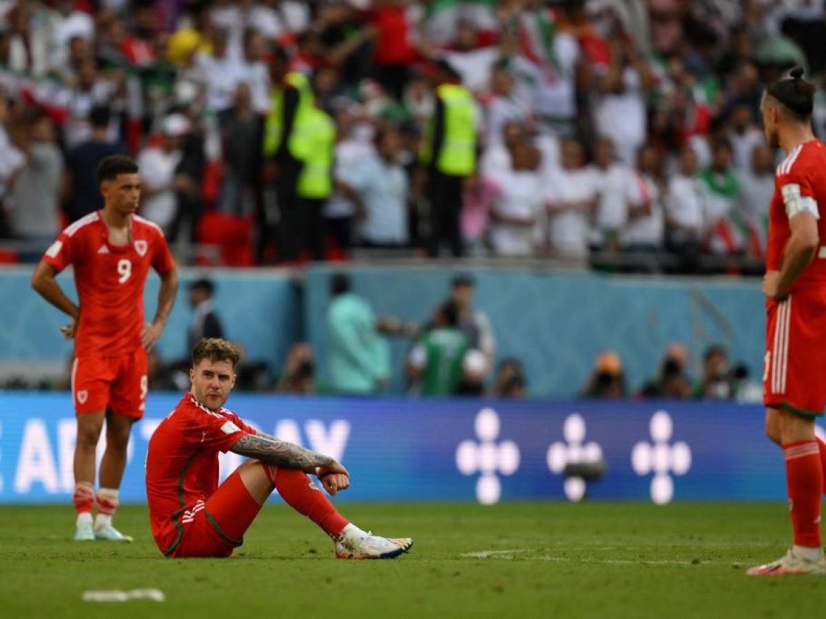 Rodillazo a la cara: así fue la primera expulsión del Mundial, la frustración de Bale y la locura de Irán tras derrotar a Gales