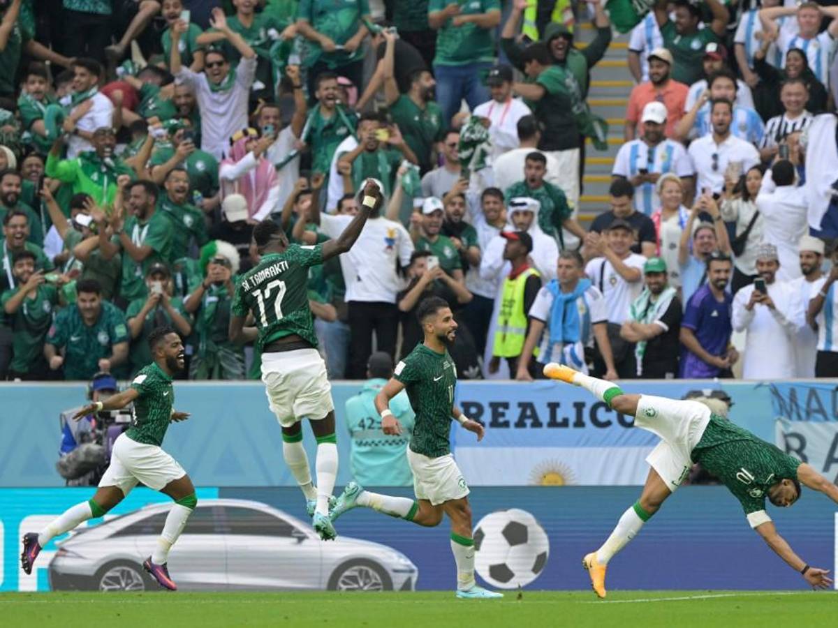 Argentina quedó tendida: los gestos de Messi tras sufrir inesperada derrota ante Arabia Saudita en el Mundial de Qatar