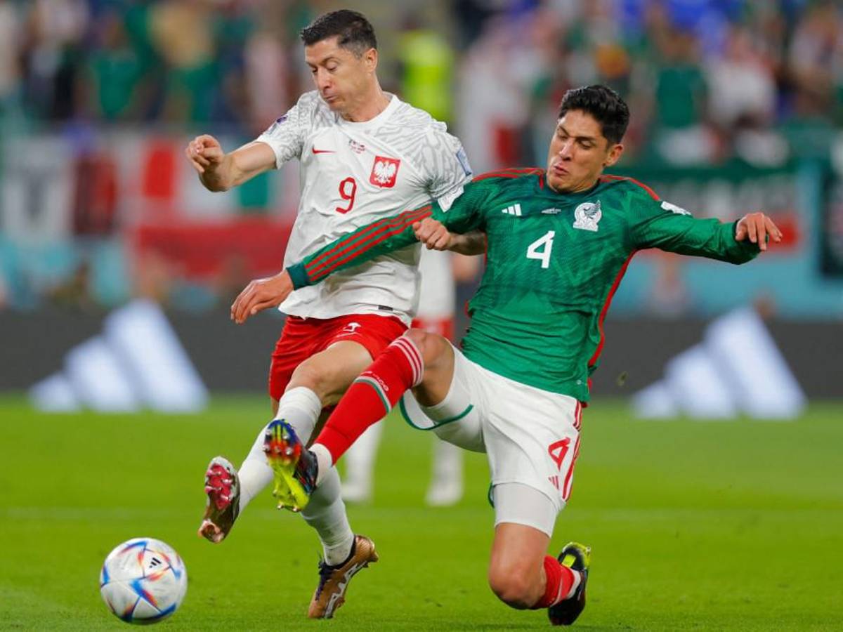 No viste en TV: así fueron captados Memo Ochoa y Lewandowski al final del partido, y su bella esposa enamora a los mexicanos